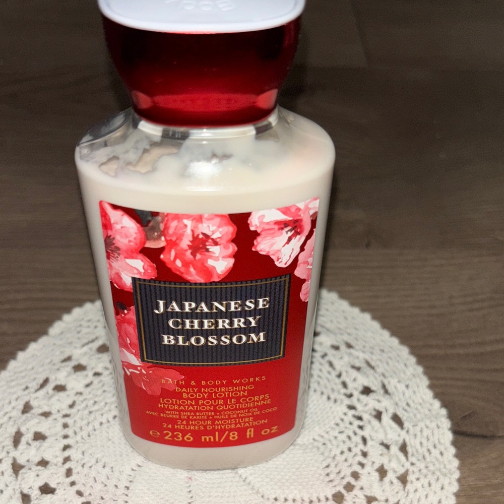 Bath & Body Works Japanese Cherry Blossom Lotion — Red - Picture 3 of 4